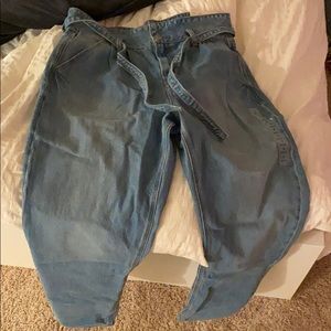 American Eagle Mom Jeans Size 8
